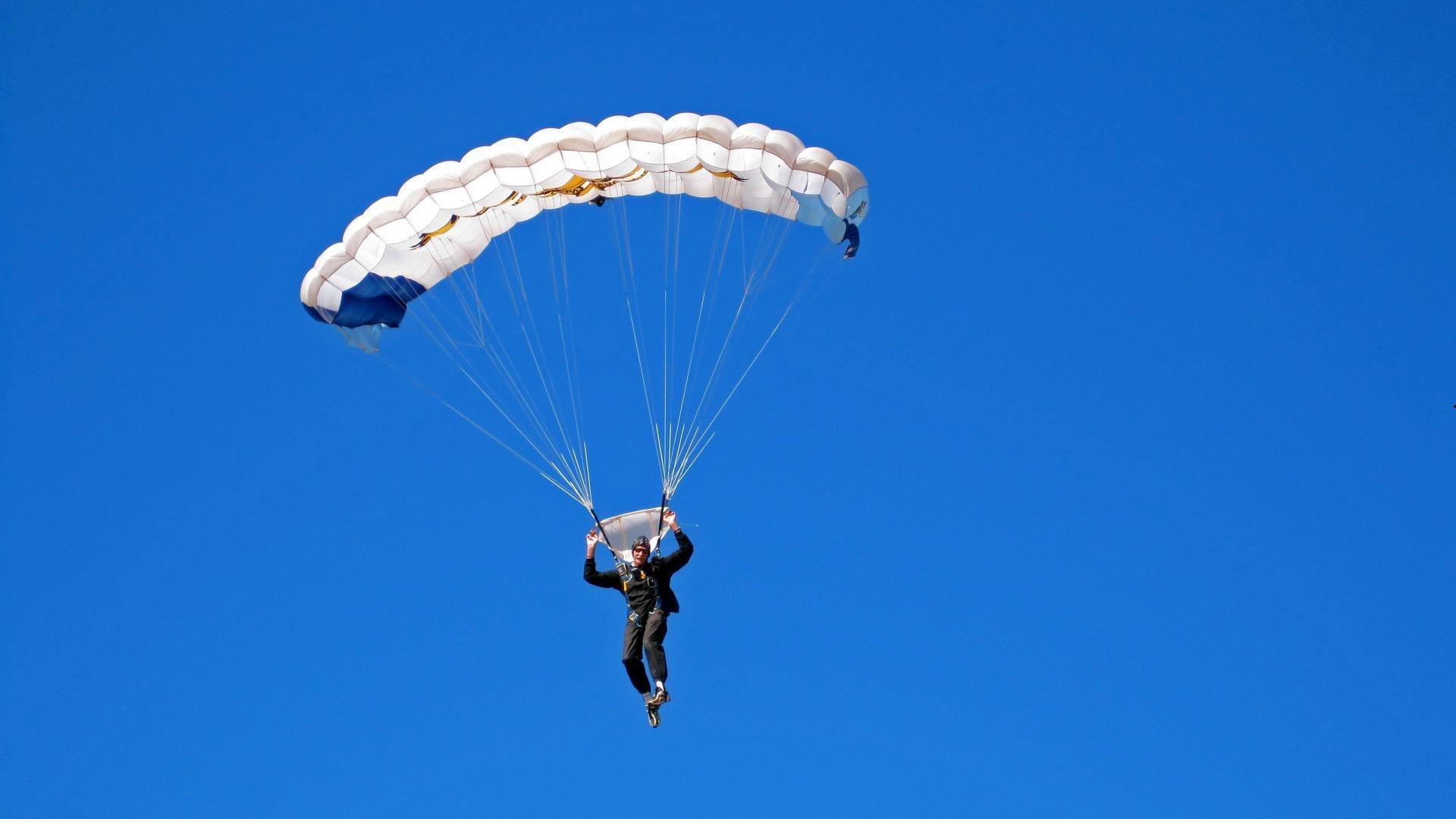 昔日绿茵场上的坠落，前泰达球员白某峰因踢假球获刑，中国足球整肃风暴再响警钟—还有谁？