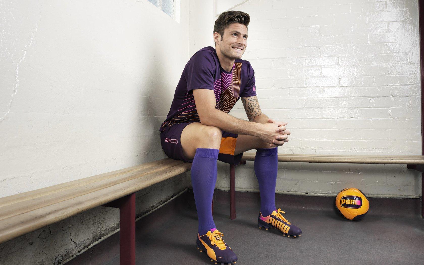 国足阵容年轻化浪潮下,四位30岁以上老将仍有望坚守绿茵